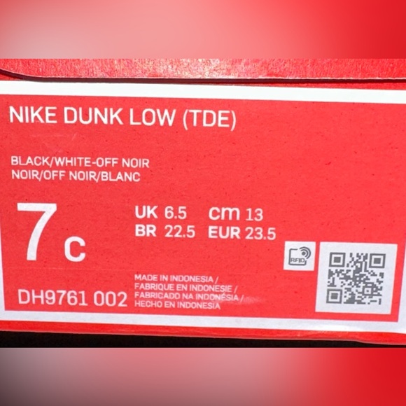 Nike Dunks - Picture 2 of 2